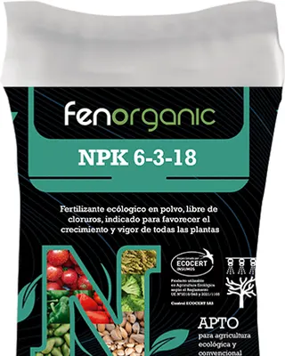 Saco blanco sellado con franja central negra y detalles turquesa, rotulado «fenorganic NPK 6-3-18».