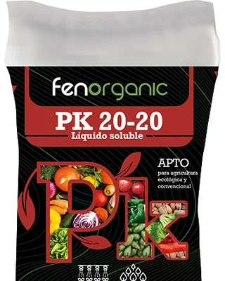 Saco flexible de pie, negro con sellados blancos, rotulado «fenorganic PK 20-20».